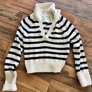 Abercrombie & Fitch Navy and Cream notch neck sweater